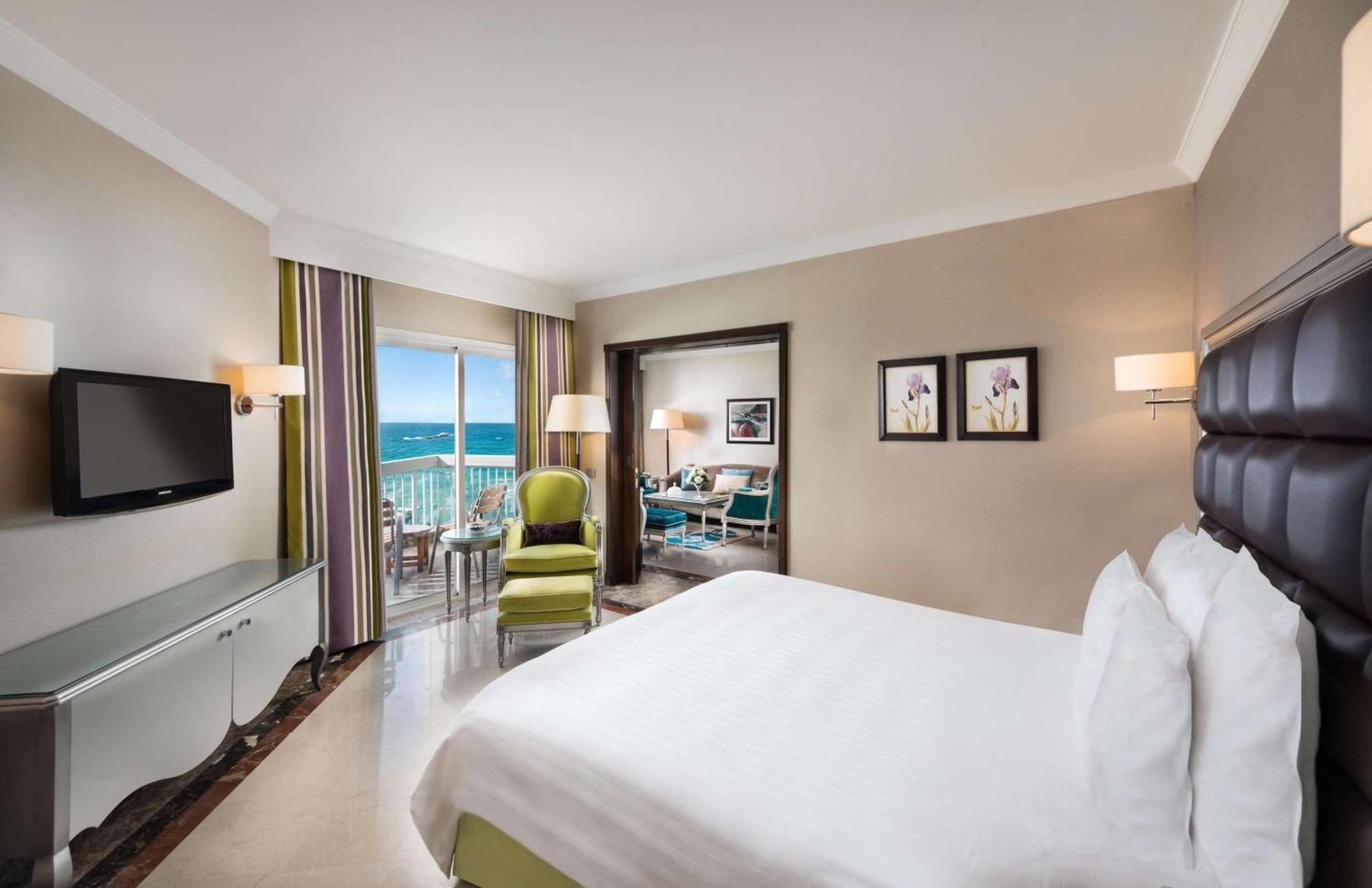 Hilton Corniche 5*