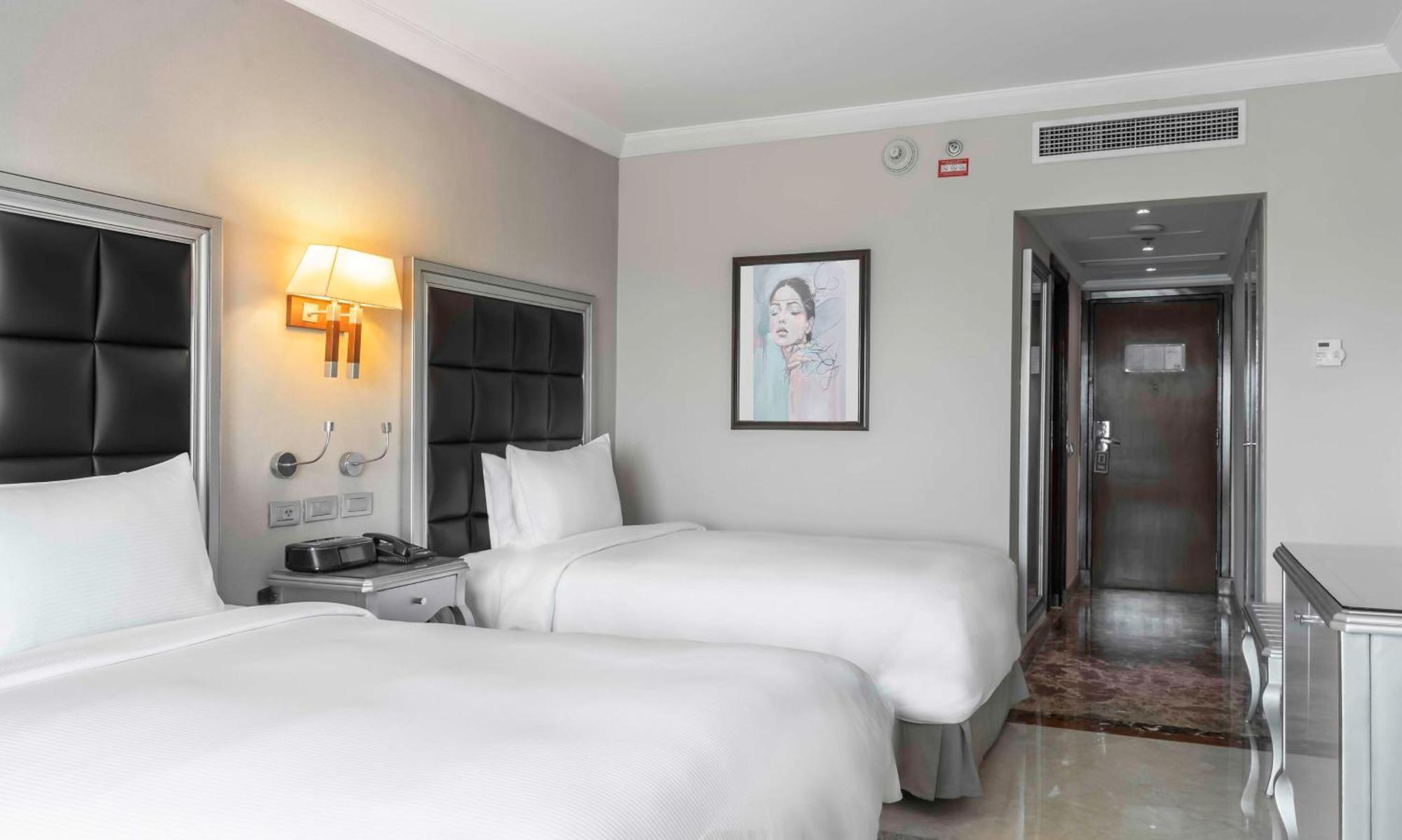 Hotel Hilton Corniche 5*