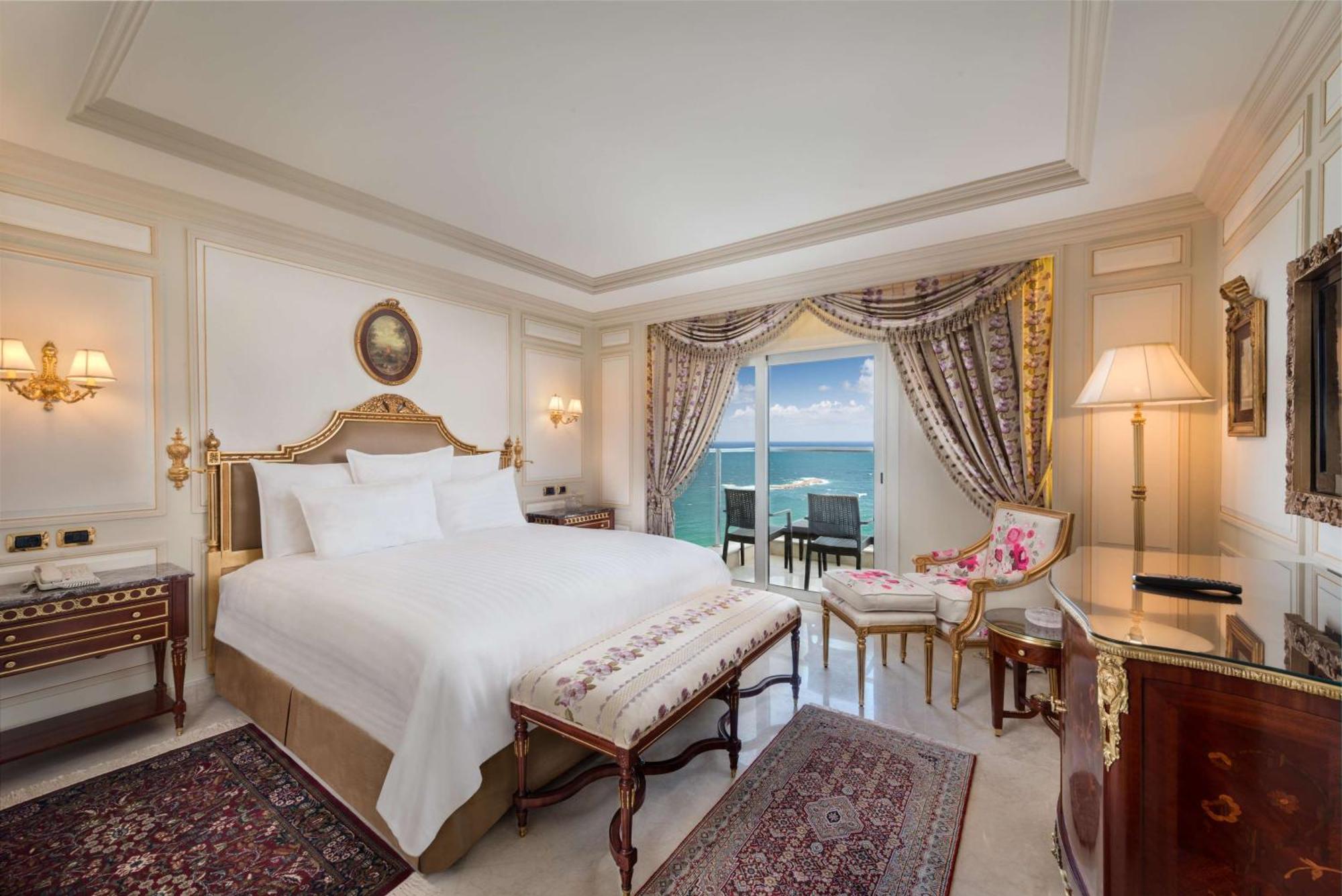 Hilton Corniche Hotel 5*