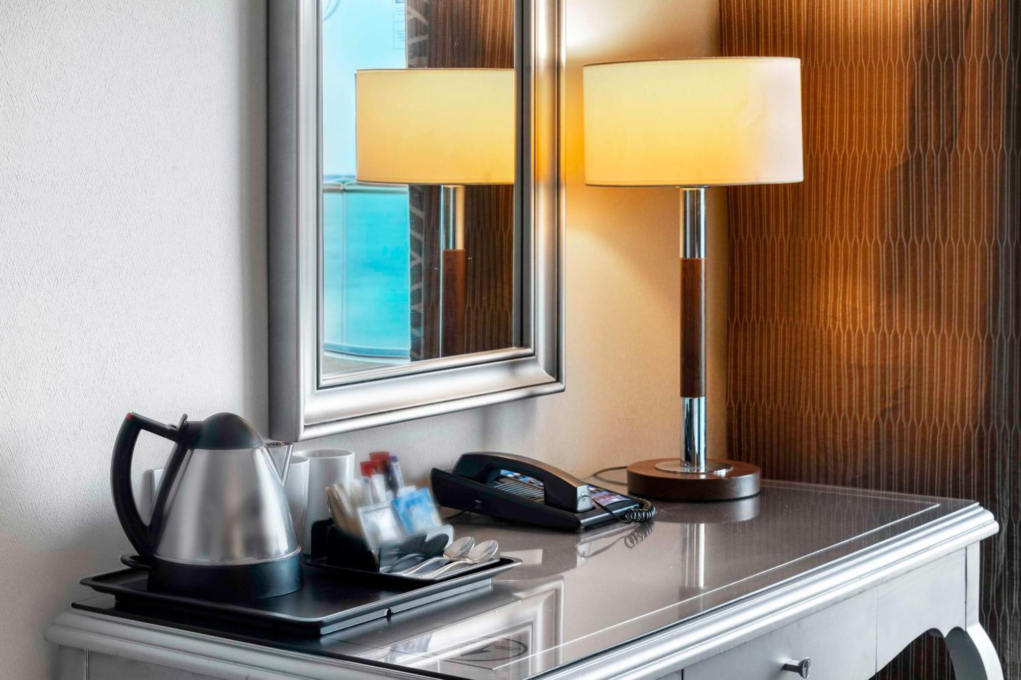 Hilton Corniche Hotel