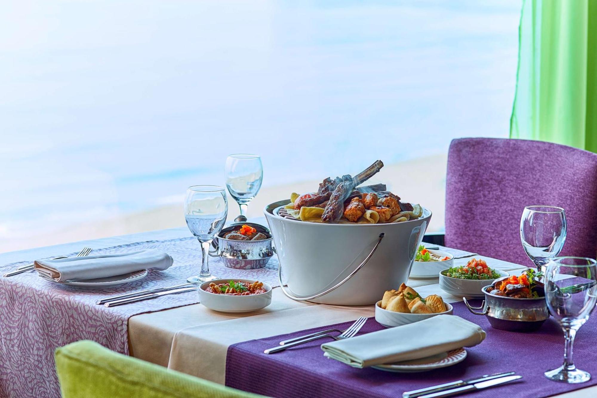 Hilton Corniche 5*