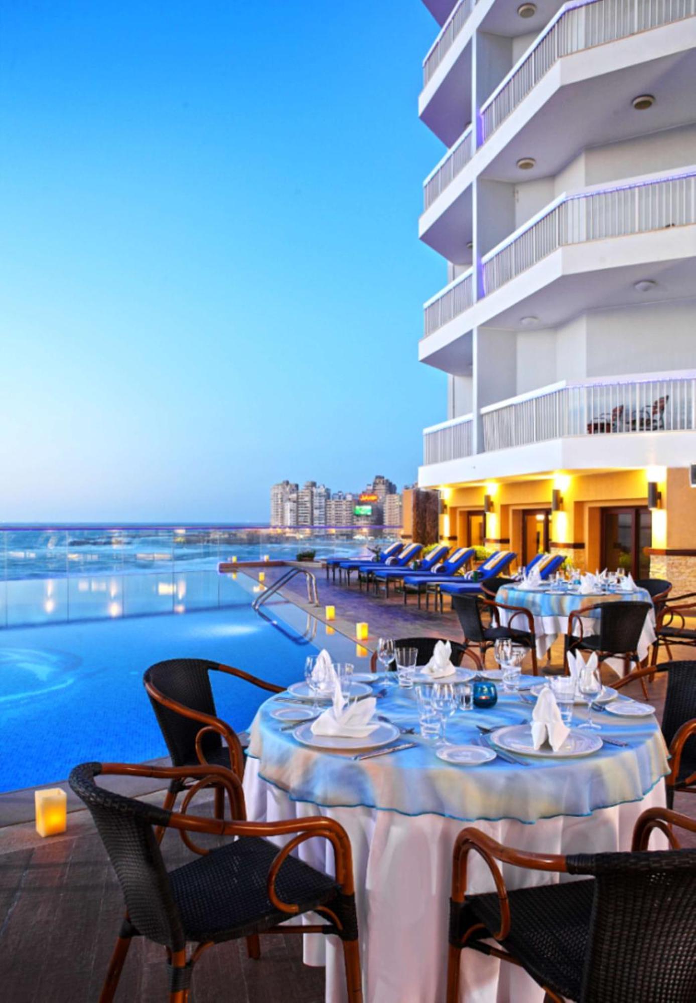 Hotel Hilton Corniche 5*