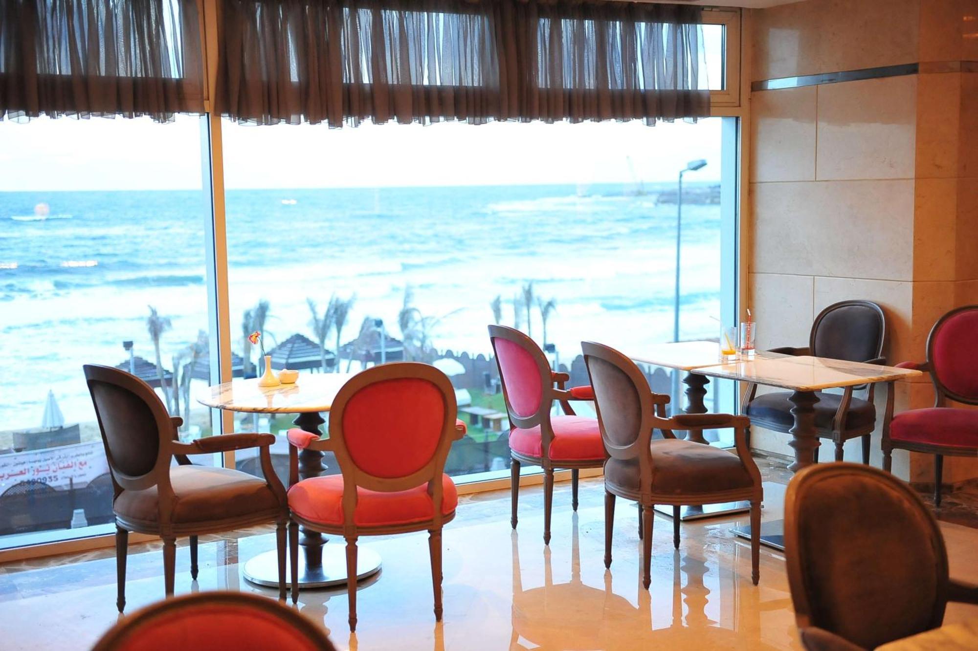 Hilton Corniche Hotel 5*